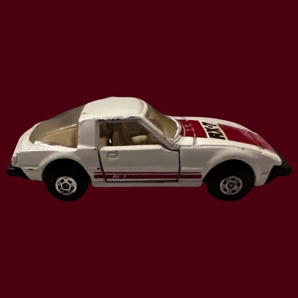 1979 MATCHBOX NO.31-D MAZDA RX-7 WHITE BODY, MAZDA RX-7 BASE THIN STRIPE CAR - Picture 5 of 6